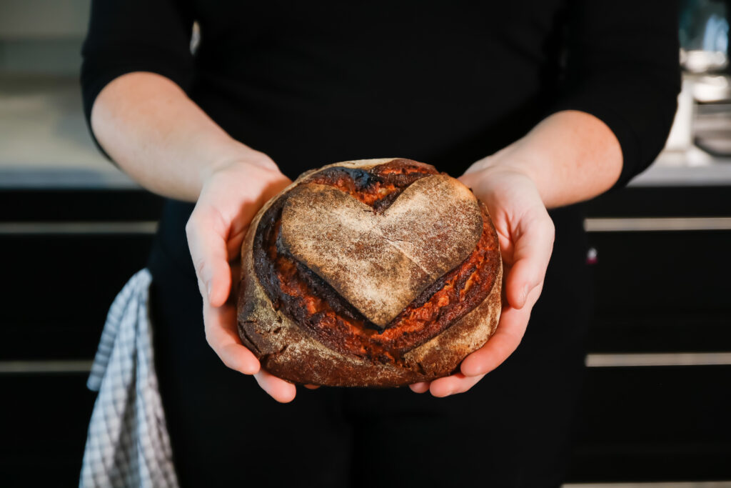 Ett bröd format som ett hjärta. För att Stenlunden är ett hantverksbageri med hjärtat i naturen.